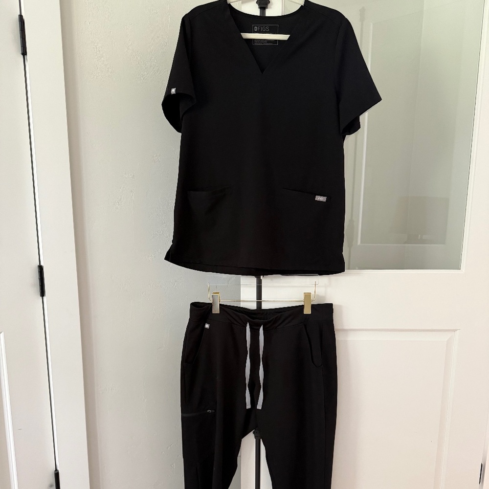 FIGS SCRUB SET Casma BLACK Three-Pocket Scrub Top L  Zamora Jogger Pants LP
